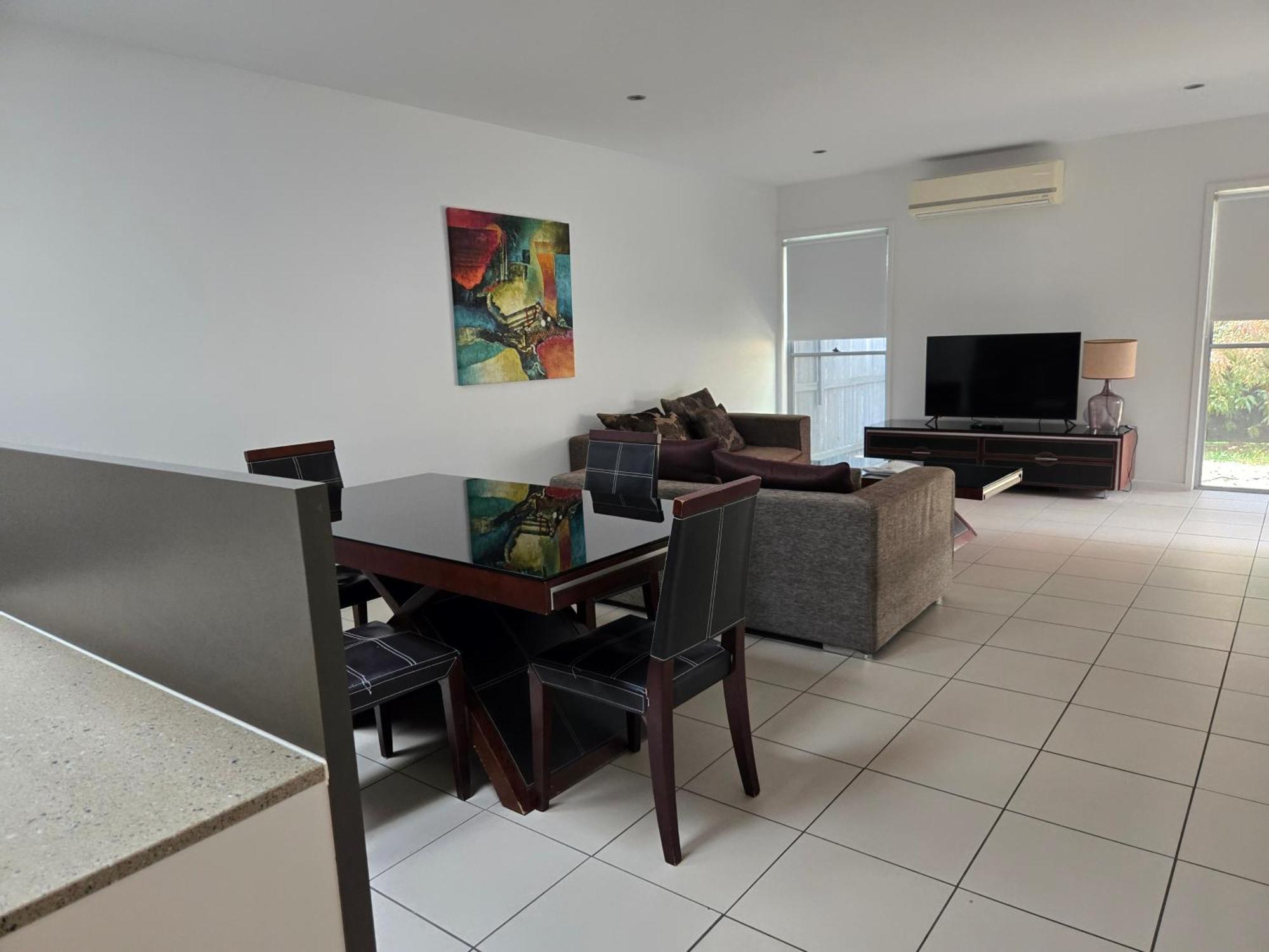 הוילה Urangan Quarterdecks Retreat מראה חיצוני תמונה